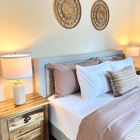 7 Mins Drive To Yale, Large Fenced Yard Villa New Haven Bagian luar foto