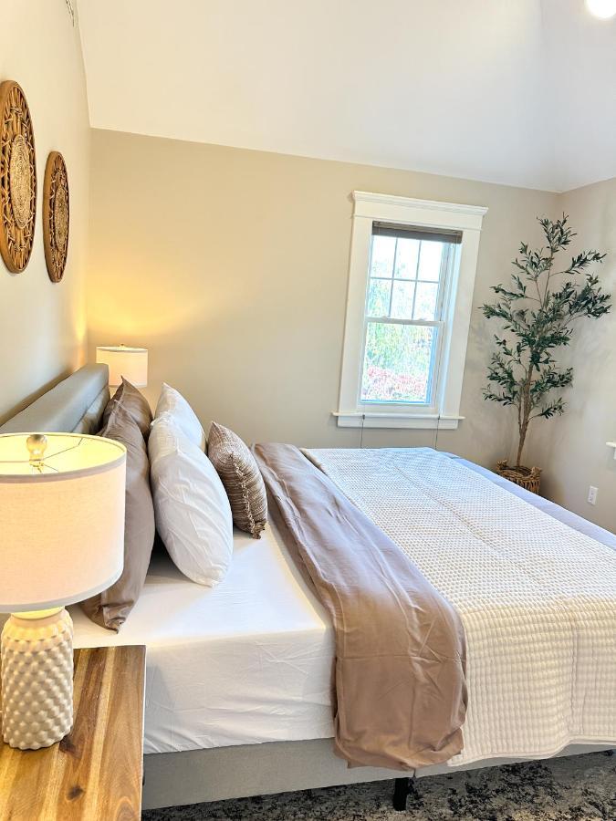 7 Mins Drive To Yale, Large Fenced Yard Villa New Haven Bagian luar foto