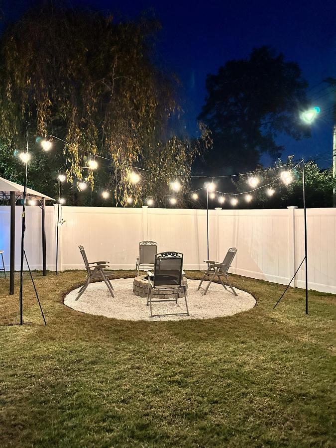 7 Mins Drive To Yale, Large Fenced Yard Villa New Haven Bagian luar foto