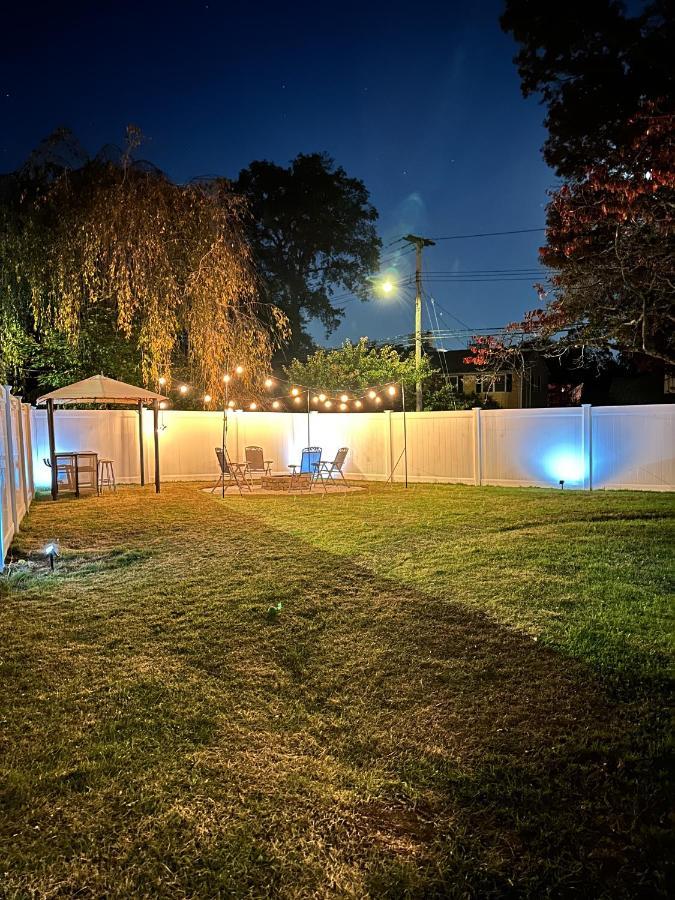 7 Mins Drive To Yale, Large Fenced Yard Villa New Haven Bagian luar foto