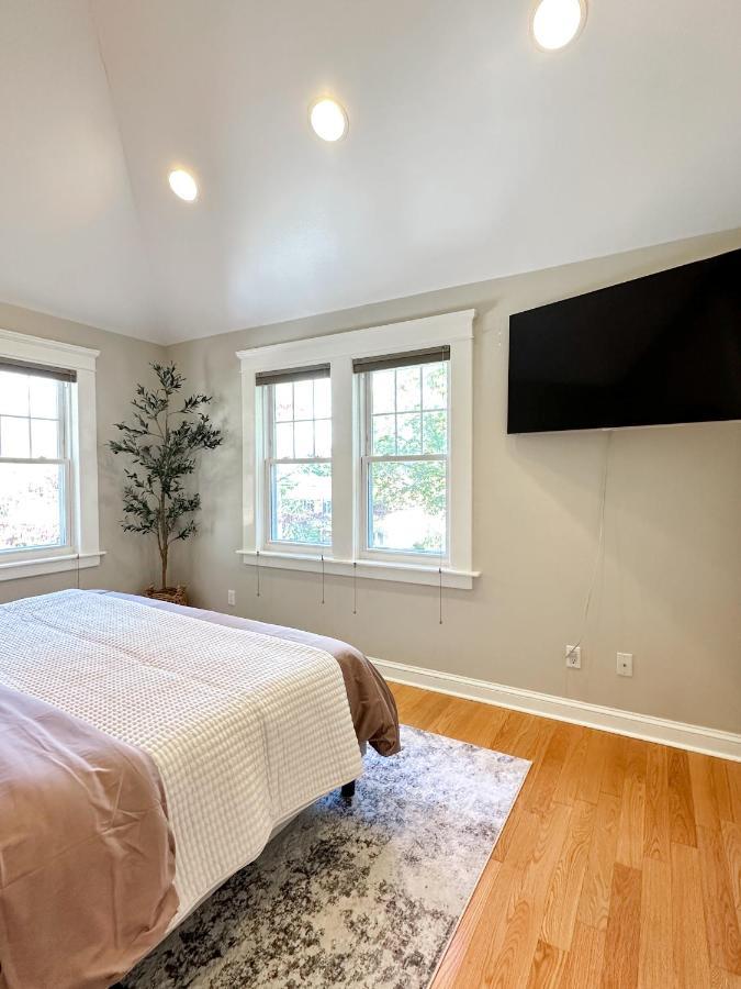 7 Mins Drive To Yale, Large Fenced Yard Villa New Haven Bagian luar foto