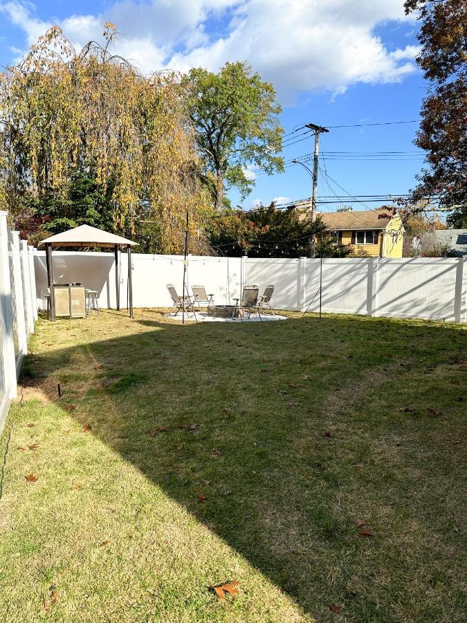 7 Mins Drive To Yale, Large Fenced Yard Villa New Haven Bagian luar foto