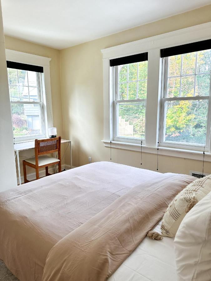 7 Mins Drive To Yale, Large Fenced Yard Villa New Haven Bagian luar foto